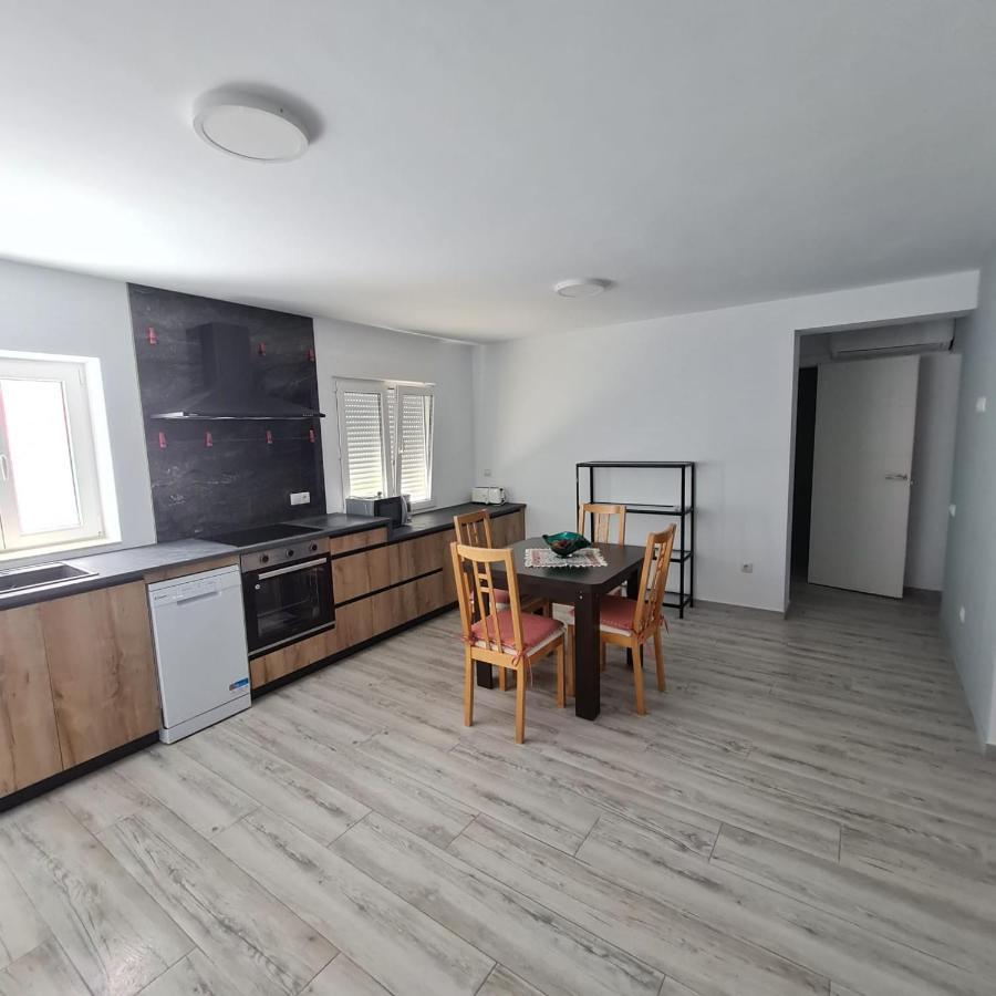 Apartament Lux Apartment บินารอส ภายนอก รูปภาพ