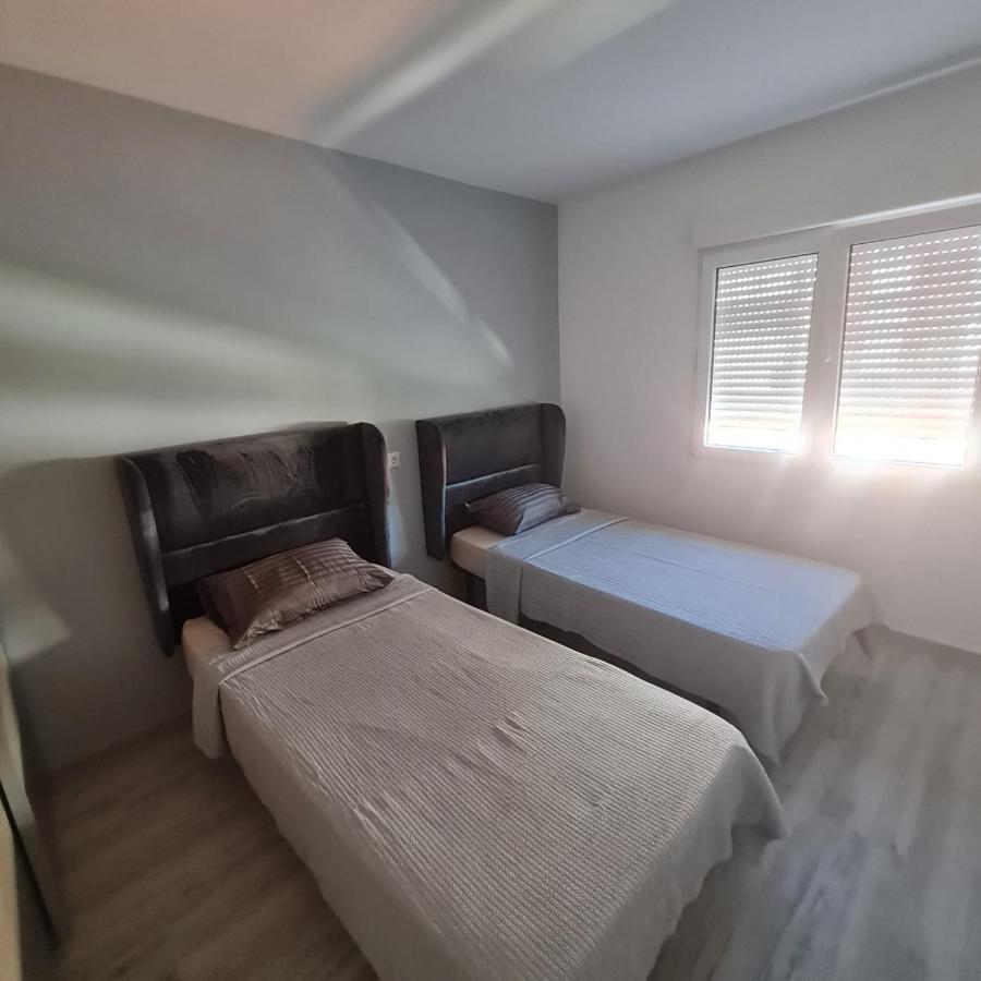 Apartament Lux Apartment บินารอส ภายนอก รูปภาพ