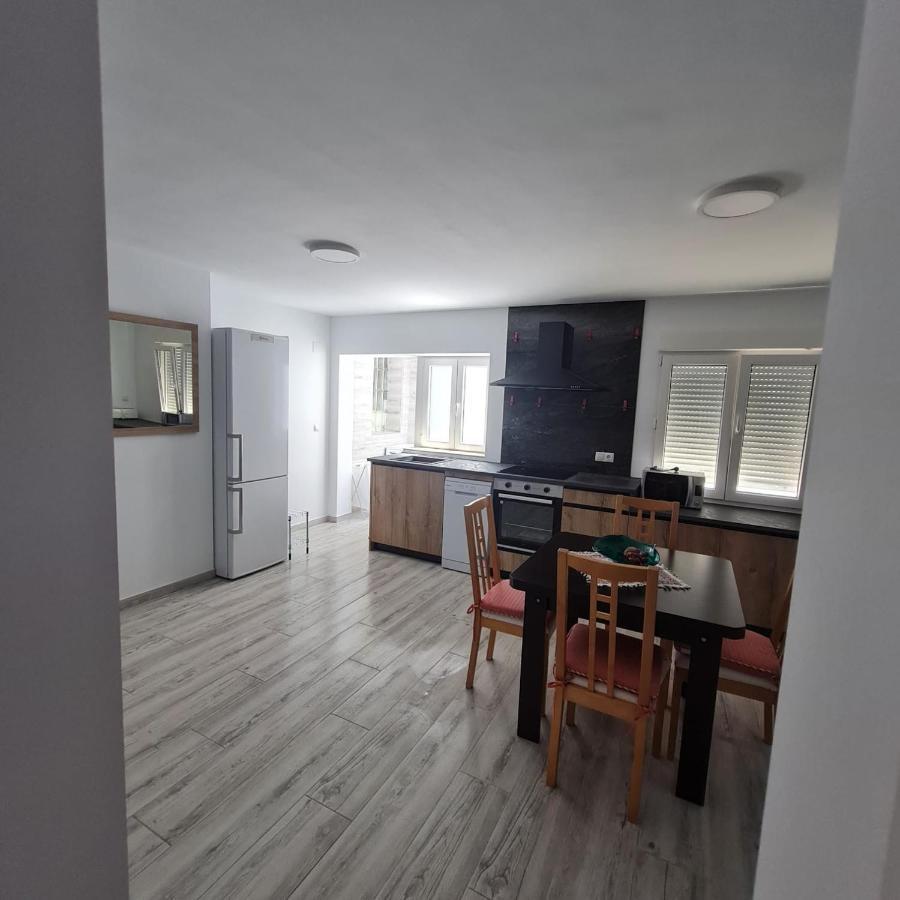 Apartament Lux Apartment บินารอส ภายนอก รูปภาพ